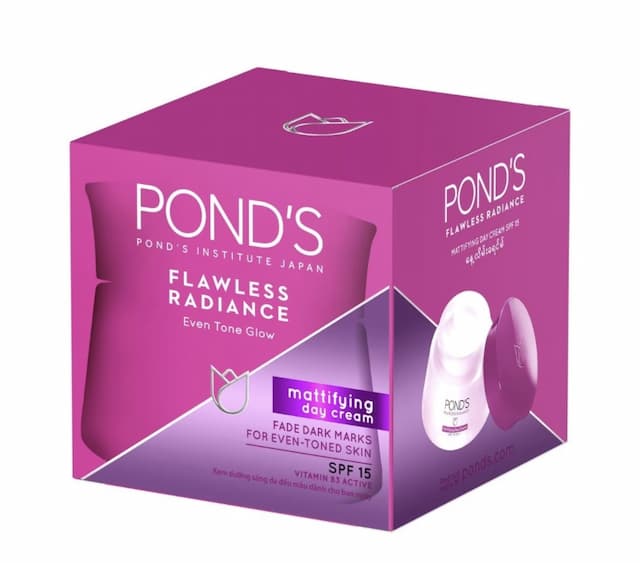 Kem Dưỡng Ẩm Ban Ngày Pond's Flawless Radiance Mattifying Day Cream SPF15 PA++ Làm Đều Màu Da 50g